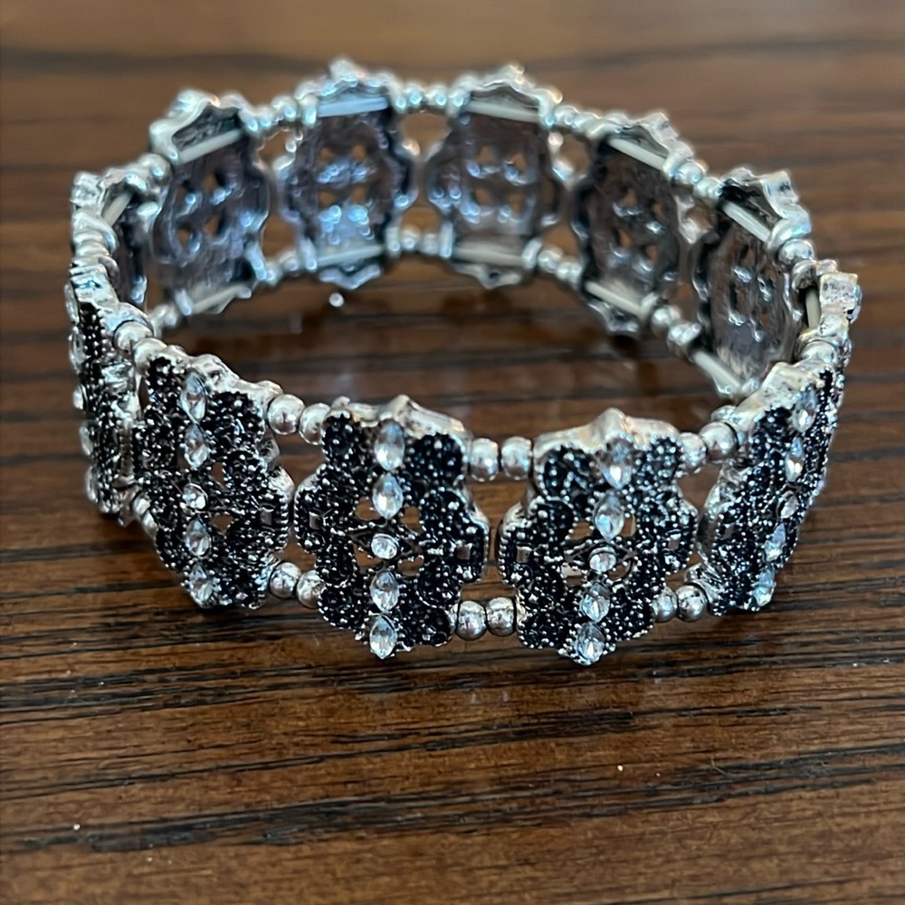 Plunder Marcasite style elastic bracelet-EUC